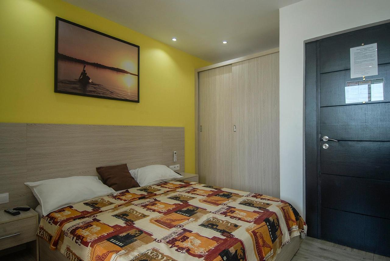 Clair De Lune Hotel *